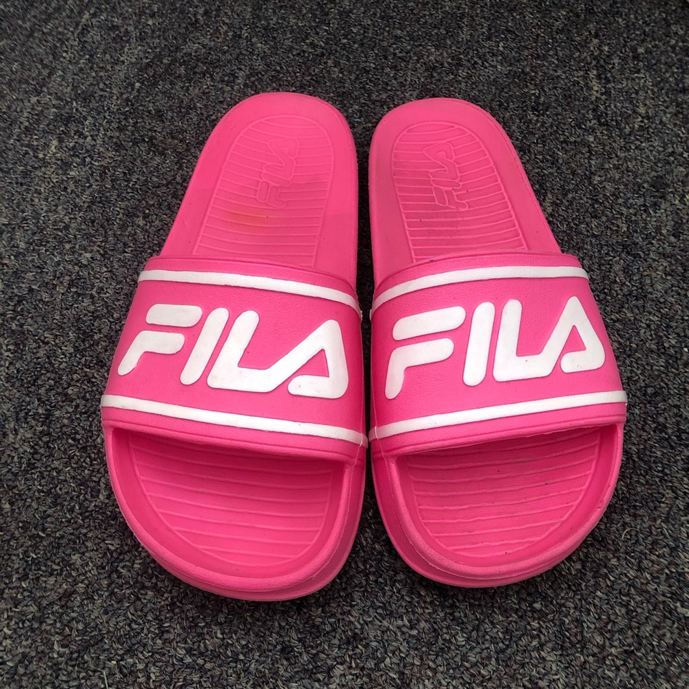 Fila slides